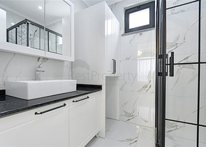 Современная вилла 3+1 с панорамным видом на море в районе Бекташ