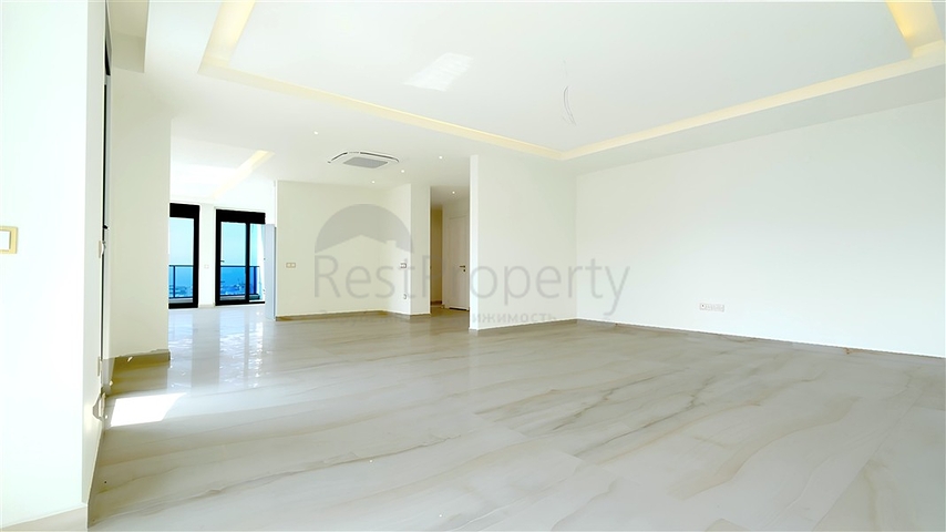 Просторная квартира 5+1 с видом на море в центре Аланьи