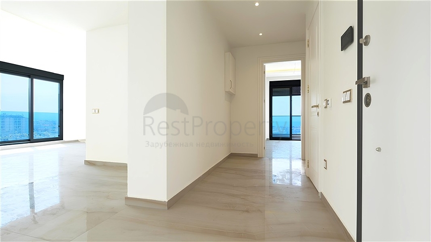 Просторная квартира 5+1 с видом на море в центре Аланьи
