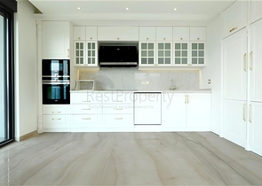 Просторная квартира 5+1 с видом на море в центре Аланьи