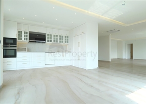 Просторная квартира 5+1 с видом на море в центре Аланьи