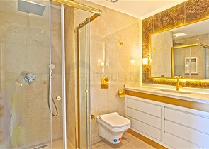 Просторная квартира 5+1 с видом на море в центре Аланьи