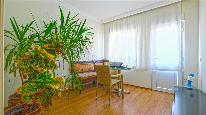 Просторная квартира 4+1 в районе Оба — для комфортной жизни у моря