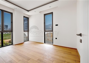 Современная квартира в окружении природы и моря