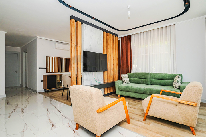 Современная квартира с садом у моря в живописном районе