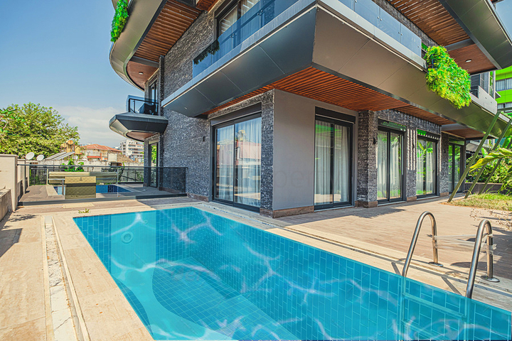 Современная квартира с садом у моря в живописном районе