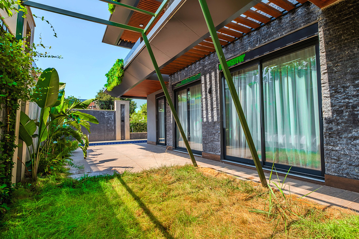 Современная квартира с садом у моря в живописном районе