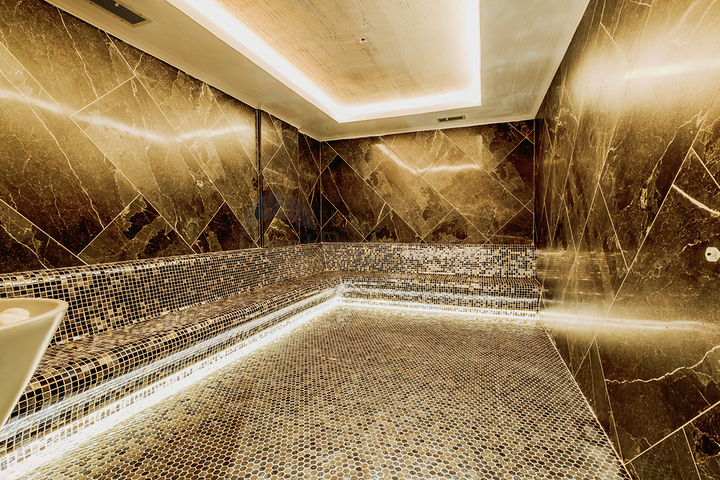 Современная квартира с садом у моря в живописном районе