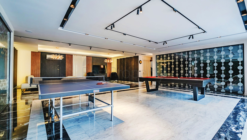 Современная квартира с садом у моря в живописном районе