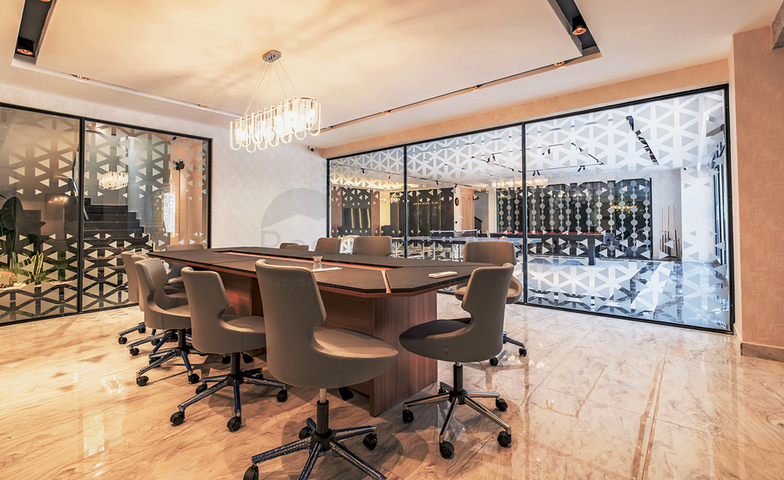 Современная квартира с садом у моря в живописном районе