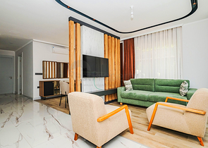 Современная квартира с садом у моря в живописном районе