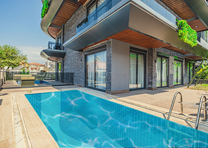 Современная квартира с садом у моря в живописном районе