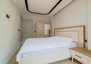 Современная квартира с садом у моря в живописном районе