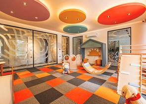 Современная квартира с садом у моря в живописном районе