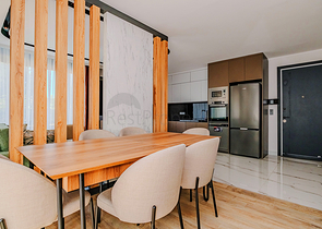 Современная квартира с садом у моря в живописном районе