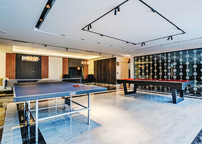 Современная квартира с садом у моря в живописном районе