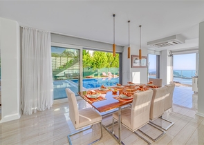 Просторная вилла с панорамным видом на море в центральной части Аланьи