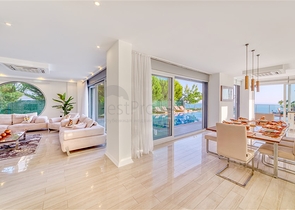 Просторная вилла с панорамным видом на море в центральной части Аланьи