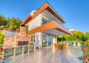 Просторная вилла с панорамным видом на море в центральной части Аланьи