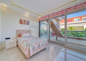 Просторная вилла с панорамным видом на море в центральной части Аланьи