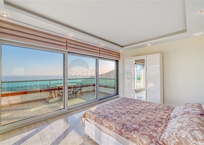 Просторная вилла с панорамным видом на море в центральной части Аланьи