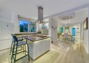 Просторная вилла с панорамным видом на море в центральной части Аланьи