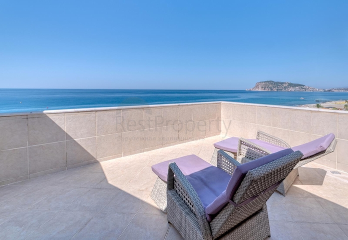 Просторный пентхаус у моря с видом и комфортом 