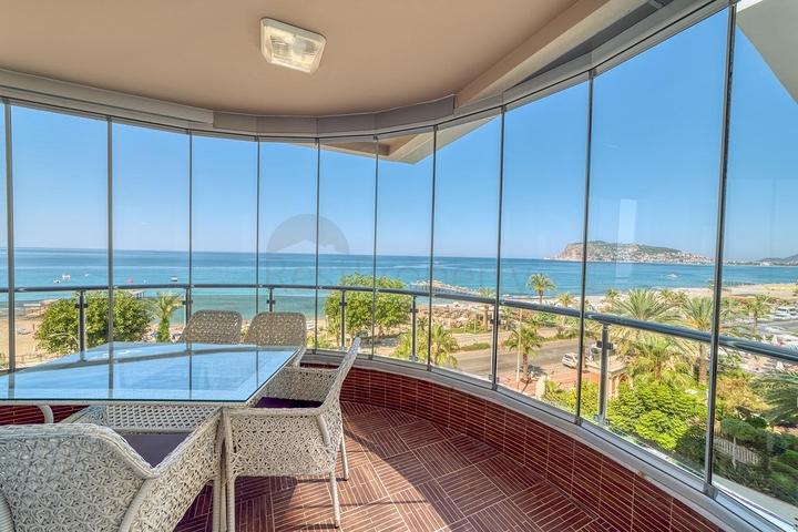 Просторный пентхаус у моря с видом и комфортом 