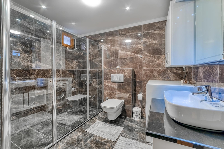 Просторный пентхаус у моря с видом и комфортом 