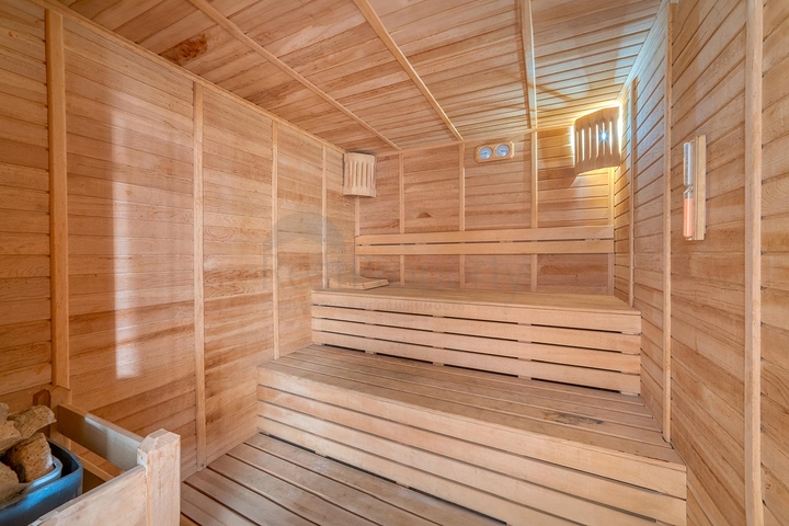 Просторный пентхаус у моря с видом и комфортом 