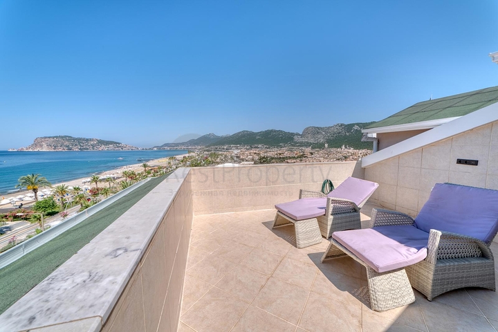 Просторный пентхаус у моря с видом и комфортом 