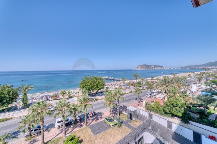 Просторный пентхаус у моря с видом и комфортом 