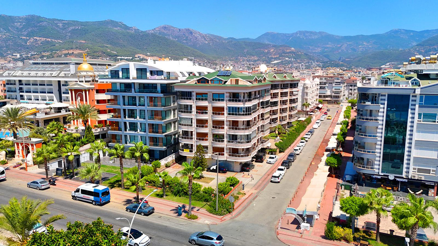 Просторный пентхаус у моря с видом и комфортом 