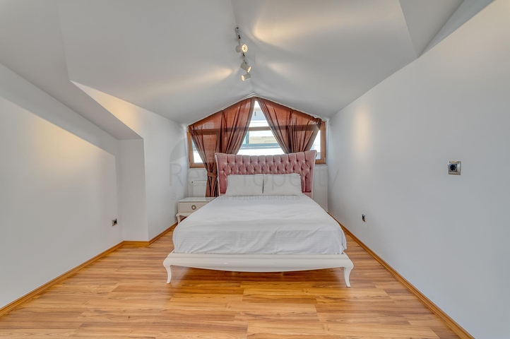 Просторный пентхаус у моря с видом и комфортом 