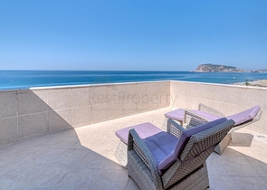 Просторный пентхаус у моря с видом и комфортом 