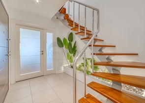 Просторный пентхаус у моря с видом и комфортом 