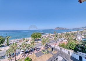 Просторный пентхаус у моря с видом и комфортом 