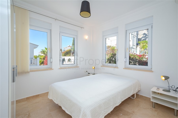 Роскошная вилла с видом на море в престижном районе Коналкы