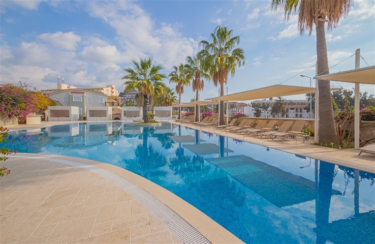 Роскошная вилла с видом на море в престижном районе Коналкы