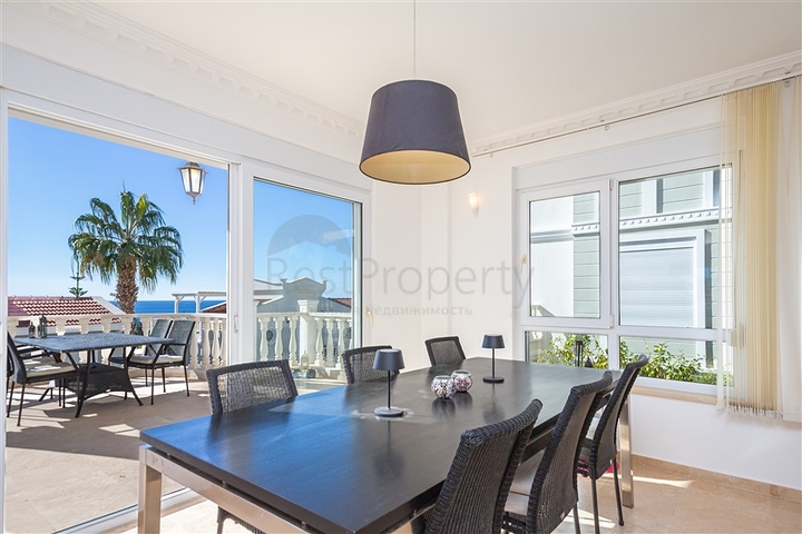 Роскошная вилла с видом на море в престижном районе Коналкы