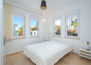 Роскошная вилла с видом на море в престижном районе Коналкы