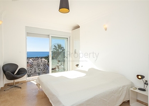 Роскошная вилла с видом на море в престижном районе Коналкы