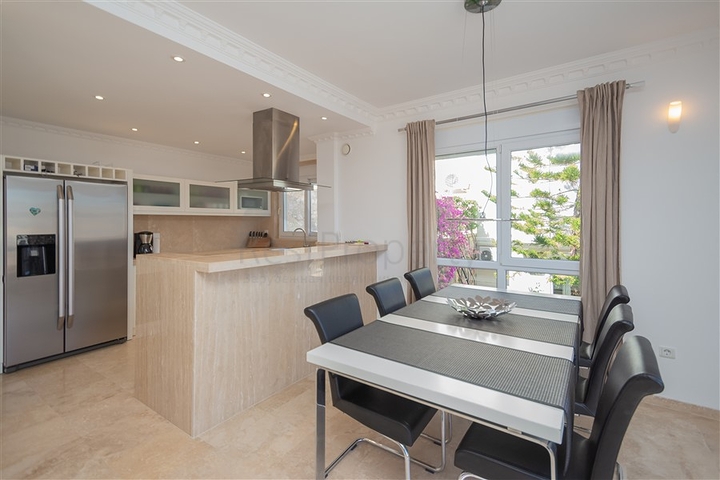 Роскошная вилла с панорамным видом на море в одном из самых престижных районов Алании