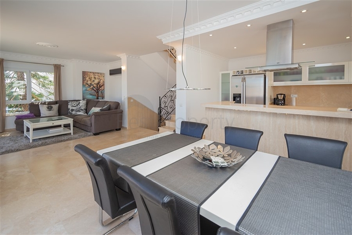 Роскошная вилла с панорамным видом на море в одном из самых престижных районов Алании