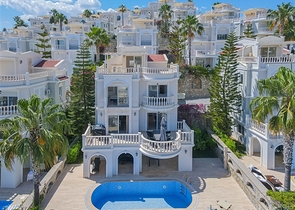 Роскошная вилла с панорамным видом на море в одном из самых престижных районов Алании