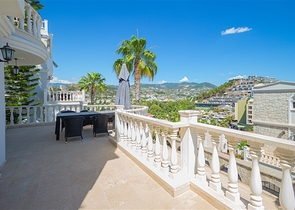 Роскошная вилла с панорамным видом на море в одном из самых престижных районов Алании