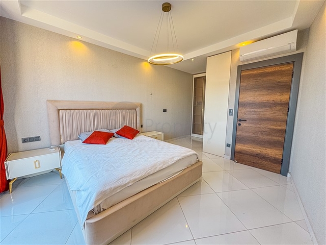 Пентхаус с видом на море в престижном жилом комплексе