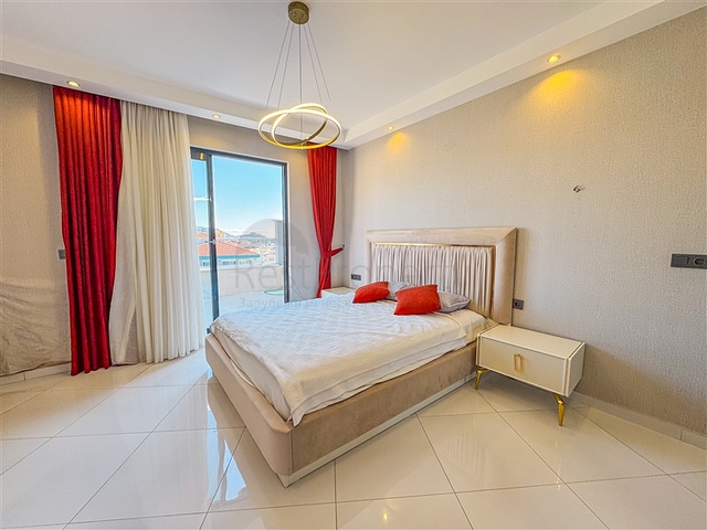 Пентхаус с видом на море в престижном жилом комплексе