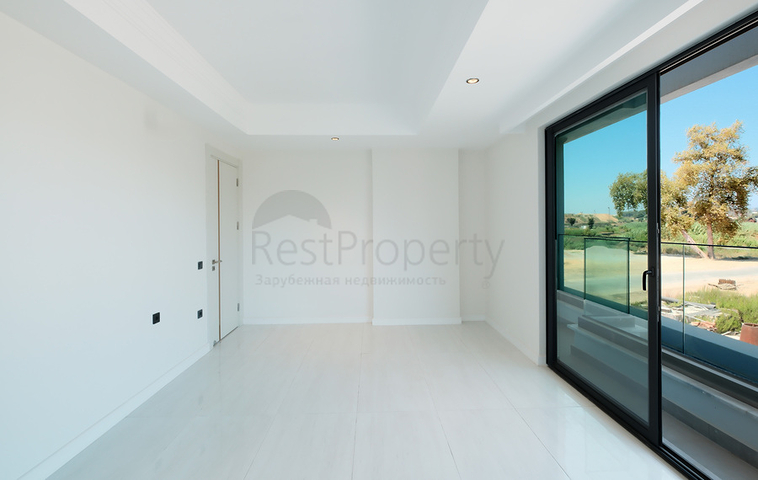 Современная квартира у моря в престижном районе Турклер