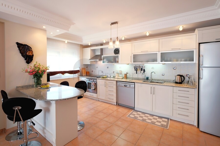 Просторная меблированная квартира в престижном районе Оба